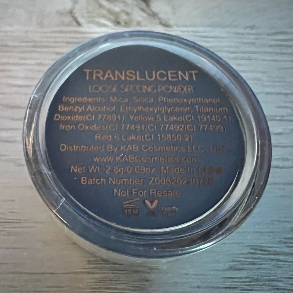 KAB Cosmetics Loose Setting Powder. Translucent. - Picture 3 of 4